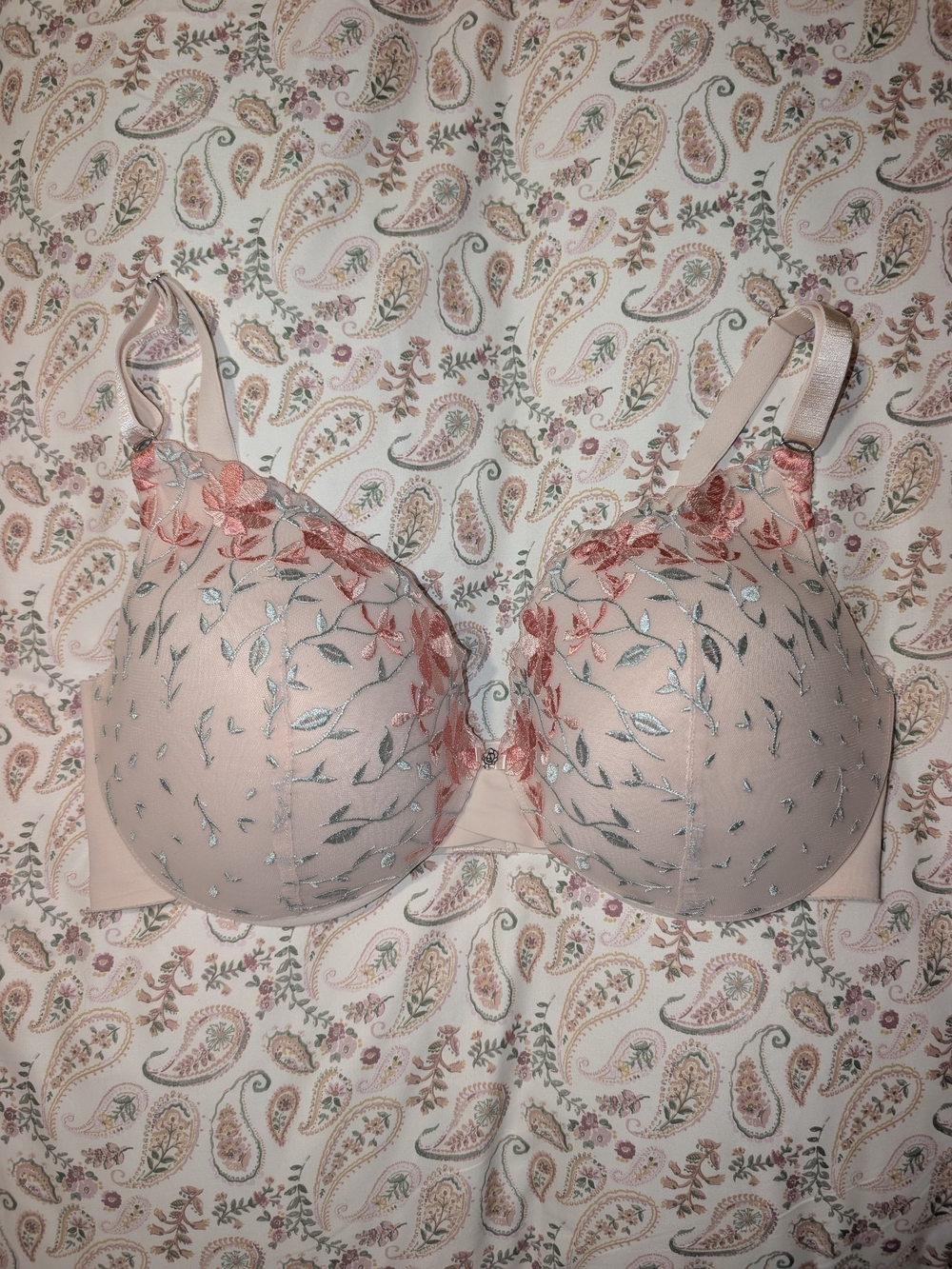 2/30$ 💓 La Vie En Rose Pink Floral Embroidered T-Shirt Bra